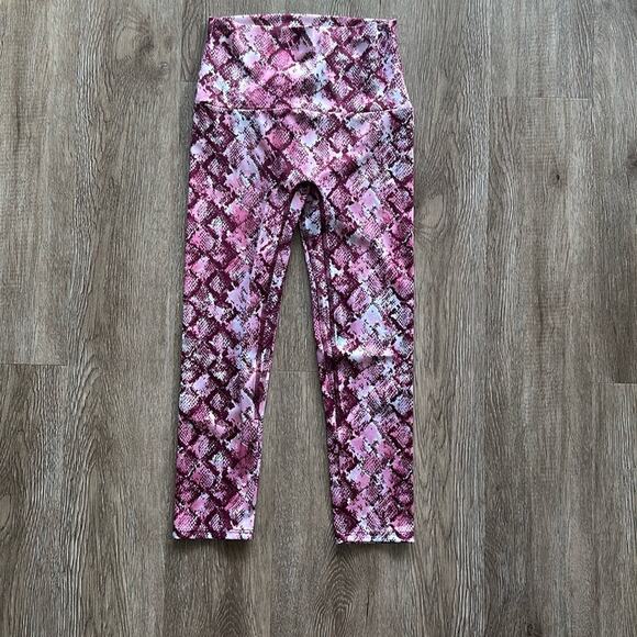 K-DEER Pink Python Capri Leggings Size Small Athletic - Picture 1 of 4